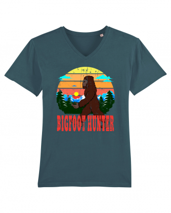 Bigfoot Hunter Grunge Style Stargazer