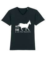 Orice șut în cur e un pas înainte - alb Tricou mânecă scurtă guler V Bărbat Presenter
