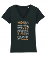 Never Underestimate Coffee Tricou mânecă scurtă guler V Damă Evoker