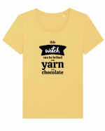 This Witch can be bribed with yarn and chocolate. Tricou mânecă scurtă guler larg fitted Damă Expresser