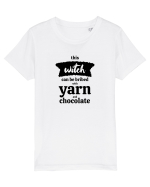 This Witch can be bribed with yarn and chocolate. Tricou mânecă scurtă  Copii Mini Creator