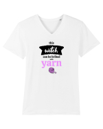 This Witch can be bribed with yarn. (ghem roz) Tricou mânecă scurtă guler V Bărbat Presenter