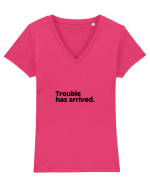Trouble has arrived. (negru) Tricou mânecă scurtă guler V Damă Evoker