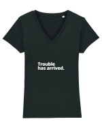 Trouble has arrived. (alb) Tricou mânecă scurtă guler V Damă Evoker