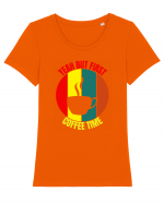 Yeah But First Coffee Tricou mânecă scurtă guler larg fitted Damă Expresser