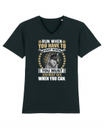 Run when you have to rest. Fight when you must.  Tricou mânecă scurtă guler V Bărbat Presenter