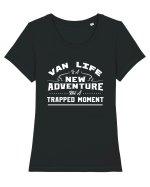 Van Life Is A New Adventure Not A Trapped Moment Tricou mânecă scurtă guler larg fitted Damă Expresser