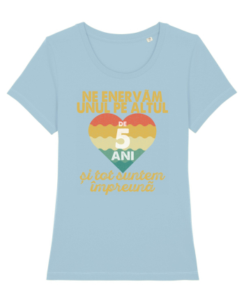 Ne enervam unul pe altul de 5 ani si tot suntem impreuna Sky Blue