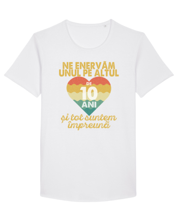 Ne enervam unul pe altul de 10 ani si tot suntem impreuna White