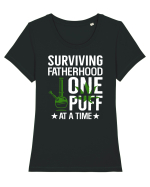 SURVIVING FATHERHOOD ONE PUFF AT A TIME Tricou mânecă scurtă guler larg fitted Damă Expresser