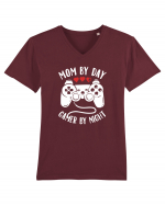 Mom by day gamer by night. Tricou mânecă scurtă guler V Bărbat Presenter