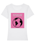 never trust your first impressions2 Tricou mânecă scurtă guler larg fitted Damă Expresser