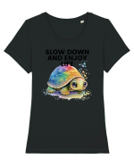 Broasca testoasa pictata in acuarela cu mesajul  Slow Down and Enjoy Life Tricou mânecă scurtă guler larg fitted Damă Expresser