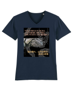 Country Is In Ruins And There Are Still Mountains And Rivers Tricou mânecă scurtă guler V Bărbat Presenter