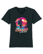 in stil synthwave - Find yourself on the trail Tricou mânecă scurtă guler V Bărbat Presenter