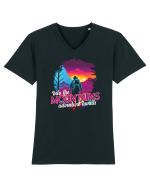 in stil synthwave - Into the mountains adventure awaits Tricou mânecă scurtă guler V Bărbat Presenter