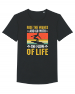 Ride the waves and go with the flow of life Tricou mânecă scurtă guler larg Bărbat Skater