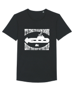 It’s time to slow down and enjoy the rest of  the trip SUBMARINE Tricou mânecă scurtă guler larg Bărbat Skater
