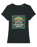 Adventure Awaits Retro Sunset Distressed Poster Style Tricou mânecă scurtă guler larg fitted Damă Expresser