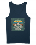 Adventure Awaits Retro Sunset Distressed Poster Style Maiou Bărbat Runs