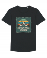 Adventure Awaits Retro Sunset Distressed Poster Style Tricou mânecă scurtă guler larg Bărbat Skater