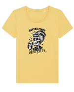 Moda rebelă pt mame moderne - Coffee first mom later Tricou mânecă scurtă guler larg fitted Damă Expresser