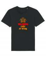 WARNING! CHEF AT WORK! - ATENTIE, CHEF / BUCATAR LA TREABA! Tricou mânecă scurtă Unisex Rocker