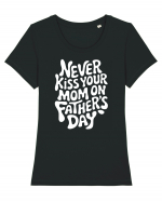 Never Kiss Your Mom On Father's Day Tricou mânecă scurtă guler larg fitted Damă Expresser