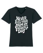 Never Kiss Your Mom On Father's Day Tricou mânecă scurtă guler V Bărbat Presenter