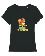 JUST HERE FOR THE SNACKS - VEVERITA - SUNT AICI PENTRU GUSTARI Tricou mânecă scurtă guler larg fitted Damă Expresser