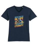 WHAT WE DO IN LIFE ECHOES IN ETERNITY- CEEA CE FACEM IN VIATA ARE ECOU 2 Tricou mânecă scurtă guler V Bărbat Presenter
