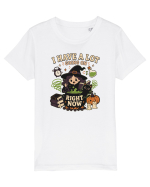 Funny Introvert Halloween Witch in a Overwhelmed Busy Night Tricou mânecă scurtă  Copii Mini Creator