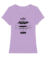Coffee, because adulting is hard Tricou mânecă scurtă guler larg fitted Damă Expresser