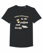 Easily Distracted By The Coffee And Books Tricou mânecă scurtă guler larg Bărbat Skater